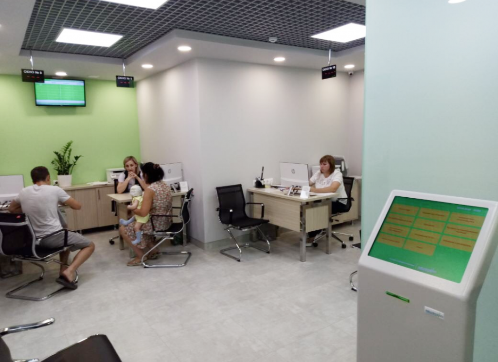 В «Кубаньэнергосервис» обслуживание посетителей стало комфортнее благодаря электронной очереди NEURONIQ